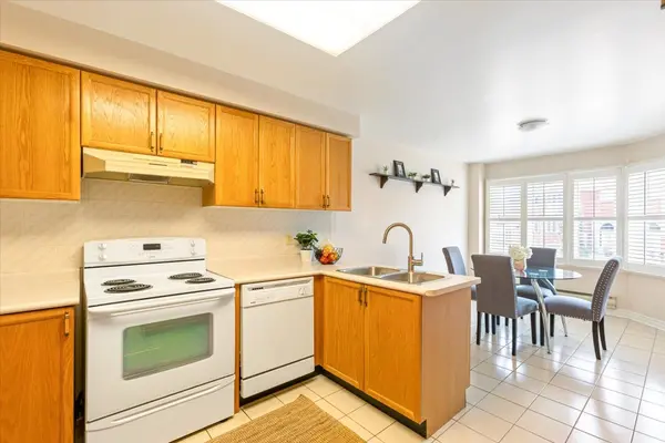 Richmond Hill, ON L4C 9X5,80 McCallum DR #28