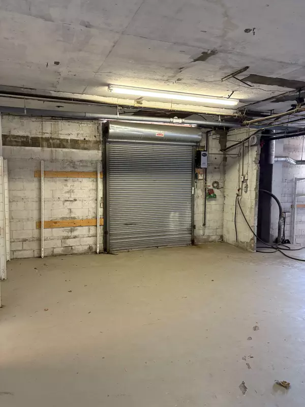 Toronto W04, ON M6B 1G2,1200 Castlefield AVE #Unit A