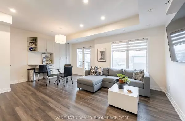 Toronto W03, ON M6M 0B4,6 Bicknell AVE W #11