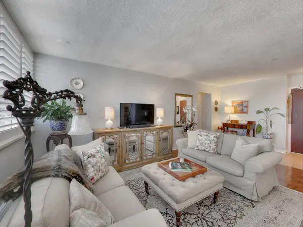 Toronto W04, ON M6B 1K1,360 Ridelle AVE #2217