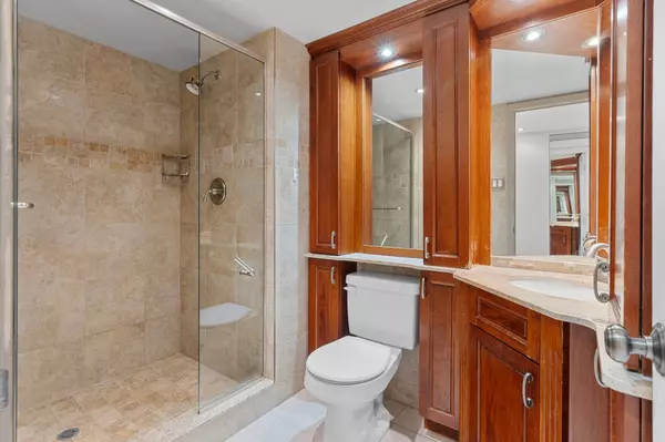 Manor Park - Cardinal Glen And Area, ON K1K 4H9,545 St Laurent BLVD #1604