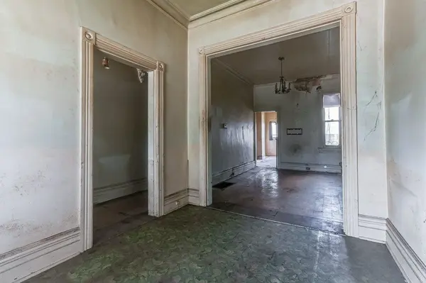 Toronto E01, ON M4M 1N3,6 Paisley AVE