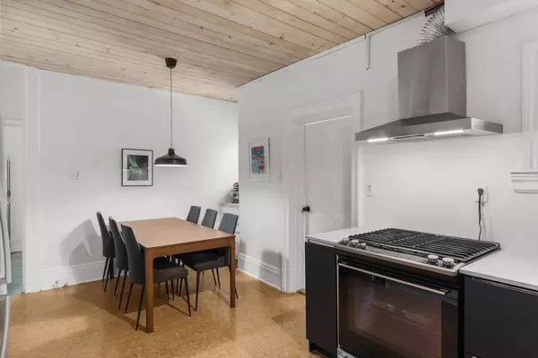 Toronto C01, ON M5S 2M9,10 Borden ST