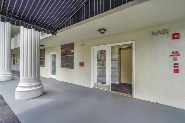 Davie, FL 33324,1713 Whitehall Dr #103