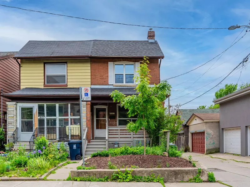 217 Ellsworth AVE #Upper, Toronto C02, ON M6G 2K7