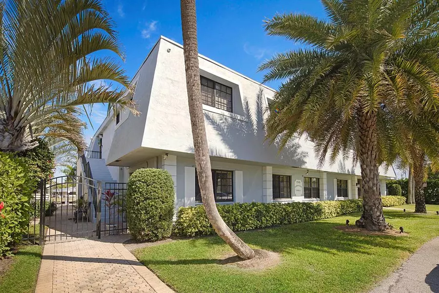 2743 NE 28th Ct #3, Lighthouse Point, FL 33064