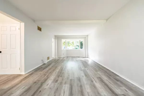 Pickering, ON L1V 6L1,66 Twyn Rivers DR