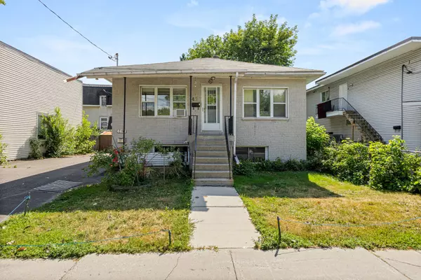 46 Jolliet AVE, Vanier And Kingsview Park, ON K1L 5H5