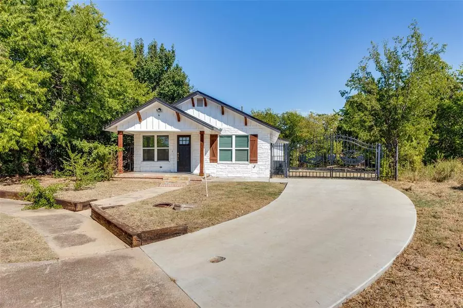 1423 E Davis Avenue, Fort Worth, TX 76104