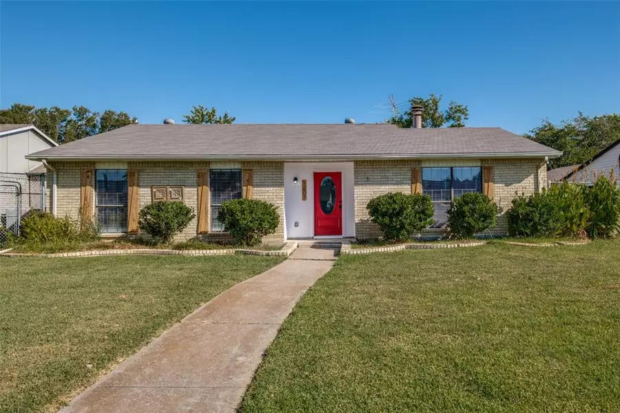 1207 Meandering Way, Mesquite, TX 75150