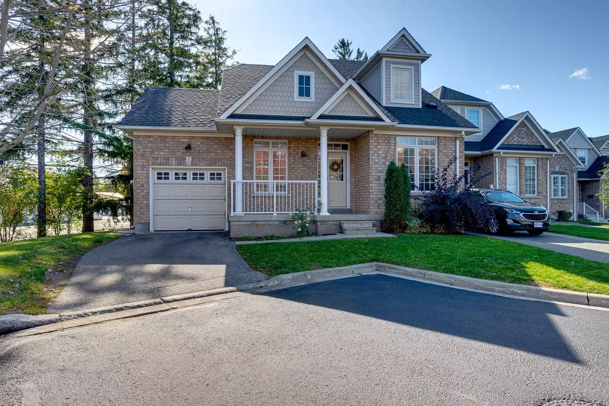 Oshawa, ON L1G 8G2,19 Niagara DR #17