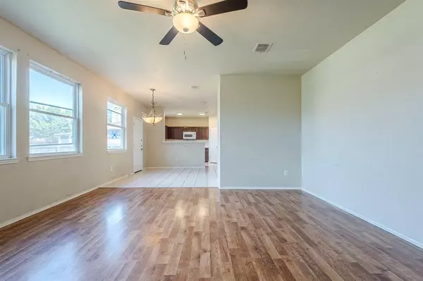 Saginaw, TX 76131,1112 Roundhouse Drive