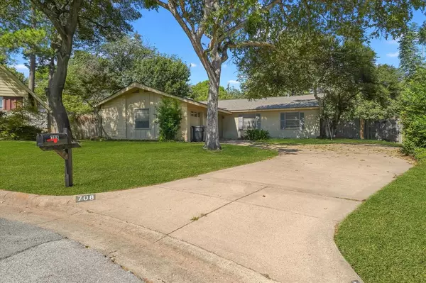 708 Bowen Court, Arlington, TX 76012