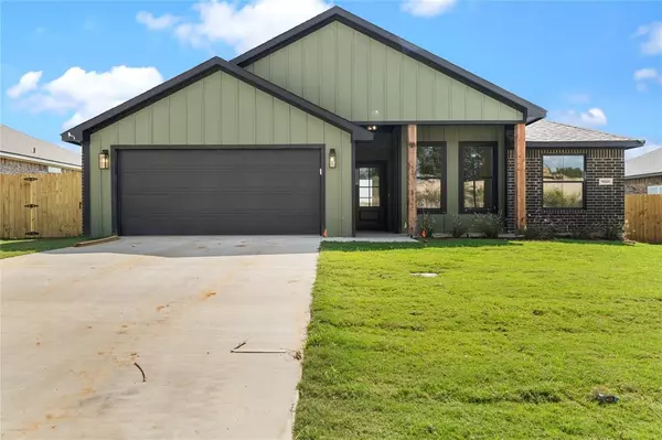 16525 Crossing Circle, Lindale, TX 75771