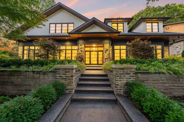 Toronto, ON M4E 1J9,8 Crown Park RD