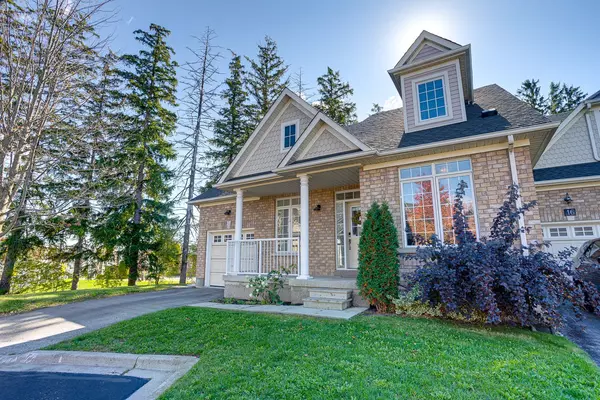 Oshawa, ON L1G 8G2,19 Niagara DR #17