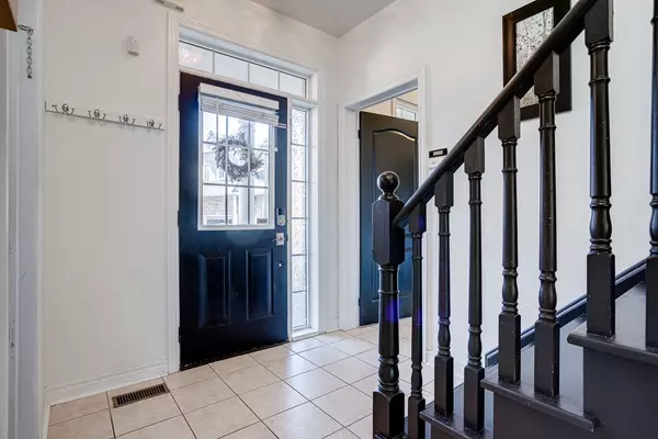 Oshawa, ON L1G 8G2,19 Niagara DR #17