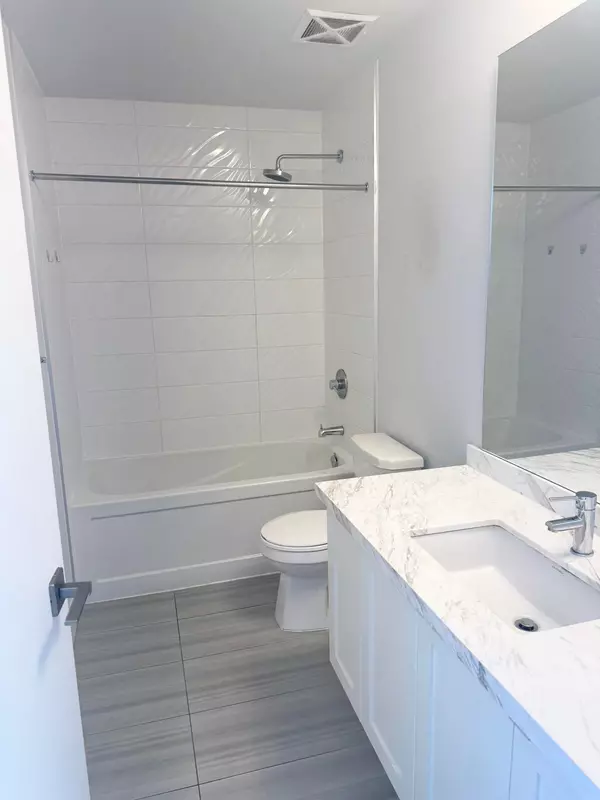 Peel, ON L5B 0K8,4055 Parkside Village DR #Ph 1