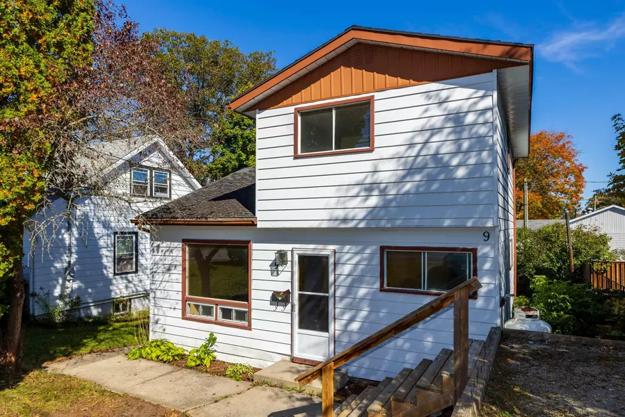 9 Summitt AVE, Parry Sound, ON P2A 2J4