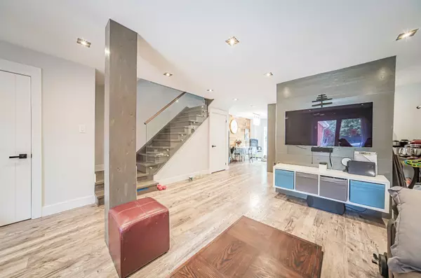 Oakville, ON L6M 2X9,1357 Blackburn DR