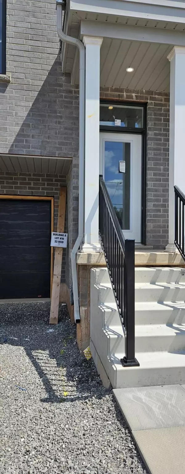 Hamilton, ON L8H 0B5,32 Reid AVE N