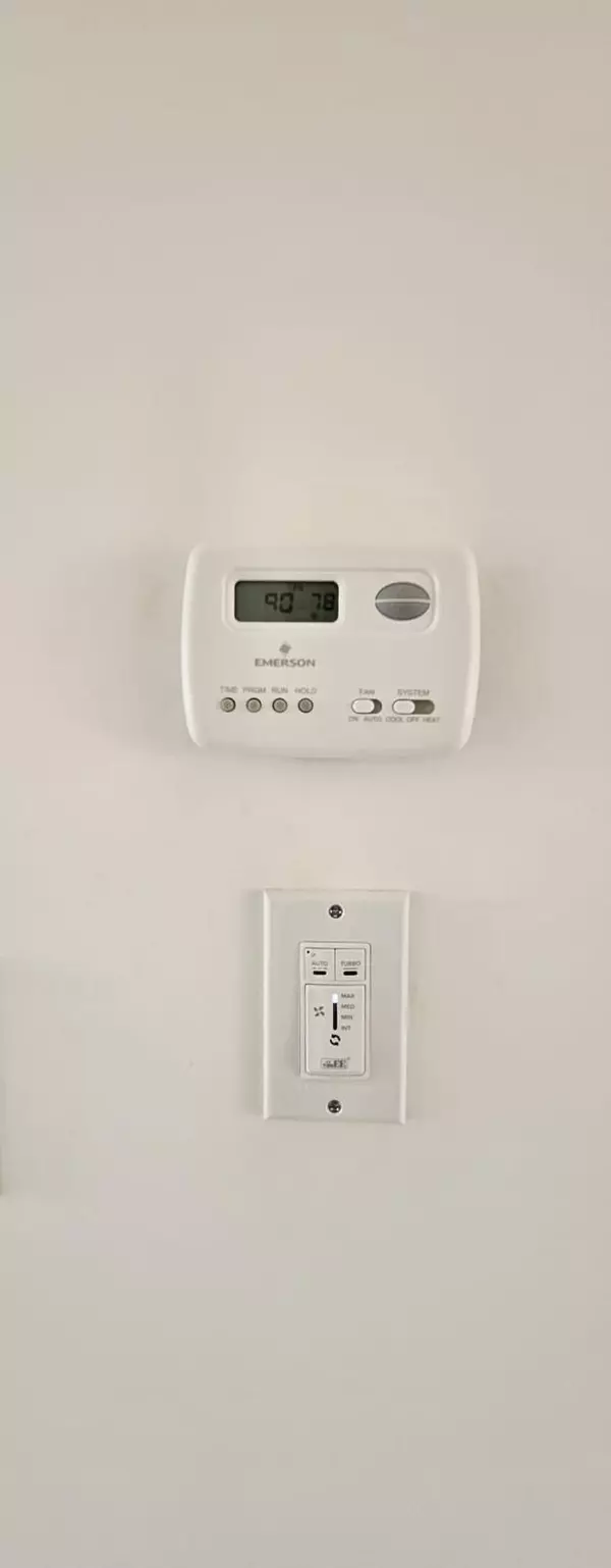 Hamilton, ON L8H 0B5,32 Reid AVE N