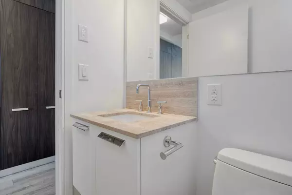 Toronto C08, ON M4Y 0C3,50 Charles ST E #1415