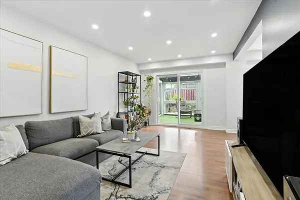 Pickering, ON L1V 2W3,1567 Jaywin CIR