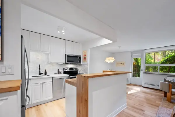 Toronto W01, ON M6S 3C9,80 Coe Hill DR #4