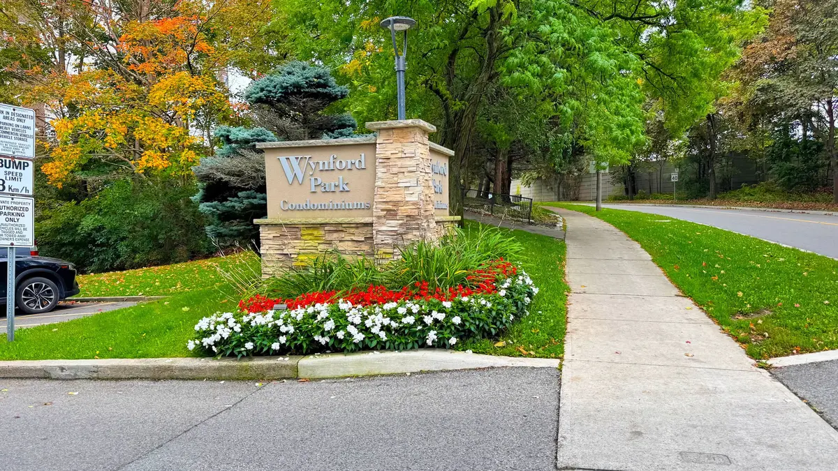 Toronto C11, ON M3C 3A3,10 Edgecliffe Golfway #1806