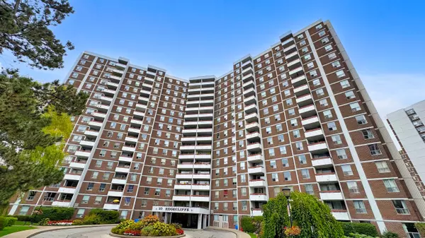 Toronto C11, ON M3C 3A3,10 Edgecliffe Golfway #1806