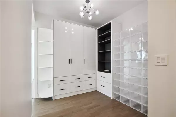 Toronto C02, ON M5P 0A2,501 St Clair AVE W #905