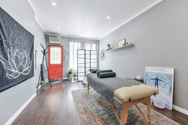 Toronto E01, ON M4K 3S3,640 Pape AVE