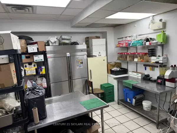 Oshawa, ON L1G 4S2,92 Simcoe ST N #2