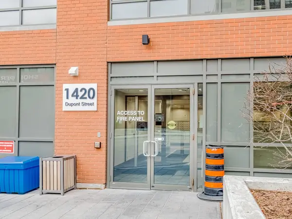 Toronto W02, ON M6H 0C2,1420 Dupont ST #806