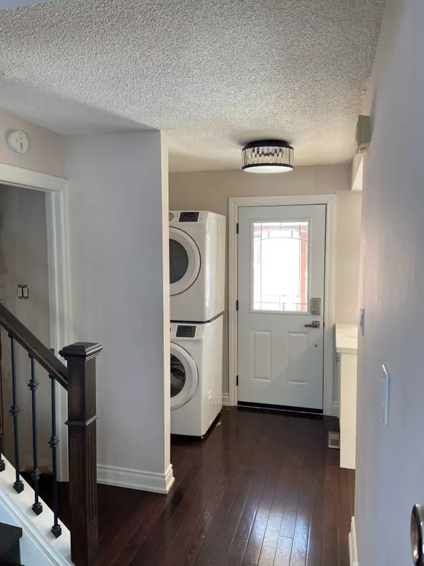 Oakville, ON L6L 5P8,3221 Victoria ST #Upper