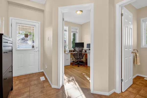 Barrhaven, ON K2G 6Z8,131 Harbour View ST