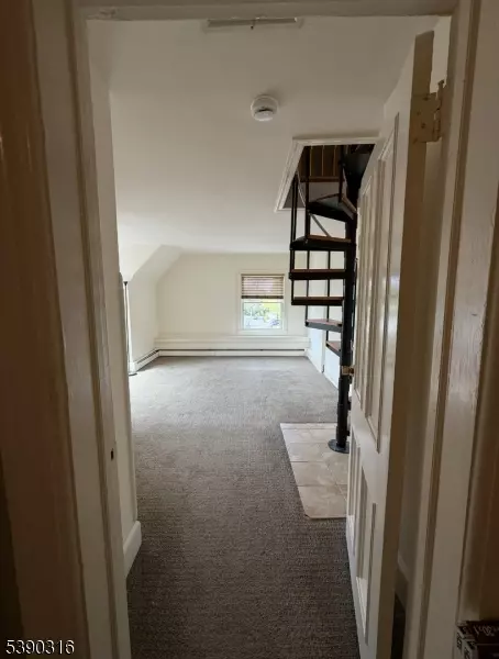 18 Euclid Ave #5, Summit City, NJ 07901