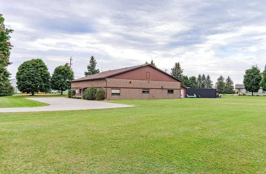 4 French DR, Dufferin, ON L9W 5W1