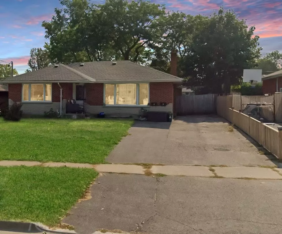 Oshawa, ON L1G 1H8,789 Regent DR #Basement