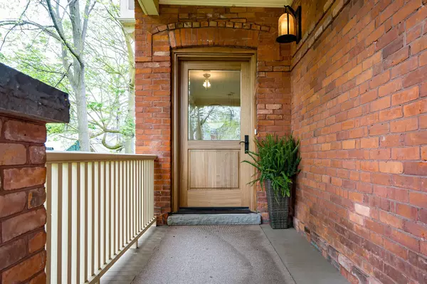 Collingwood, ON L9Y 2P2,234 Pine ST