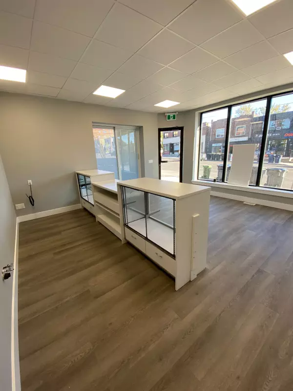 Toronto W04, ON M6E 2K5,2032 Eglinton AVE W