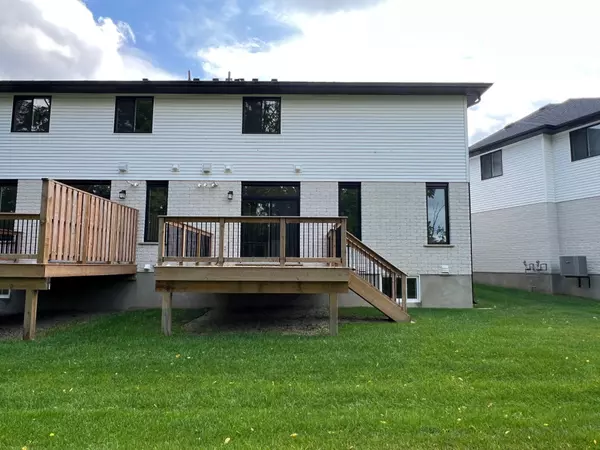 St. Thomas, ON N5R 0P4,11-49 Royal Dornoch DR