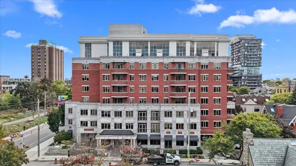 320 Mcleod ST ##PH804, Ottawa Centre, ON K2P 1A3