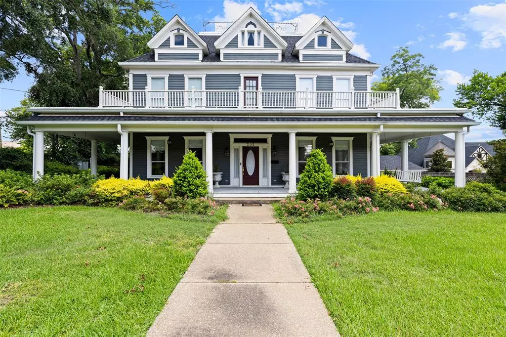 Henderson, TX 75652,305 E Main