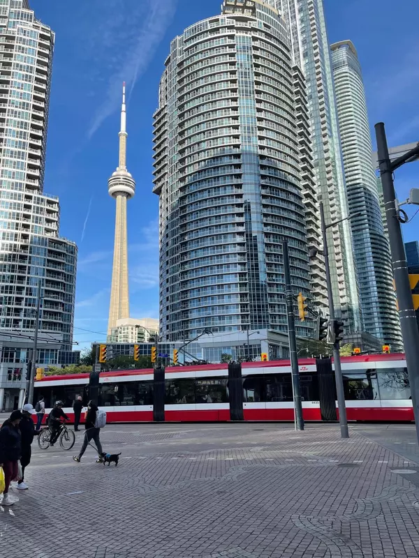 8 York ST #2504, Toronto C01, ON M5J 2Y2