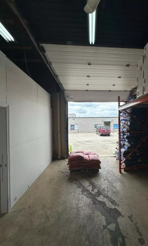 Newmarket, ON L3T 6Z2,580 Steven CT #4 & 9