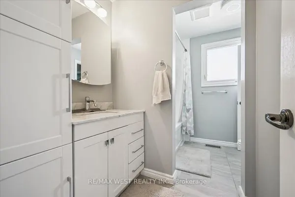 Burlington, ON L7L 3X5,5019 Brady AVE