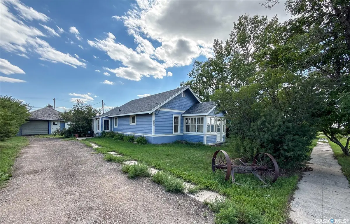 223 1st AVENUE W, Frontier, SK S0N 0A2