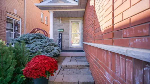 Pickering, ON L1V 6X9,1730 Silver Maple DR